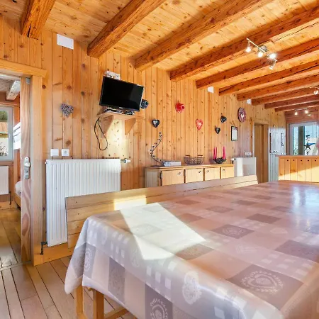 Quaint In With Garden Chalet *