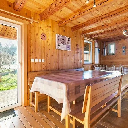 Quaint In With Garden Chalet *